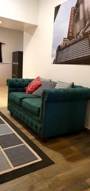Apartment, 1 Bedroom, Smoking, Garden View | Living room