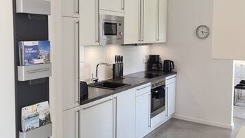 Kühlschrank, Mikrowelle, Ofen, Geschirrspüler