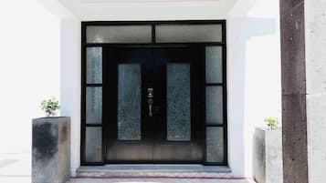 Apartment, 1 Bedroom, Smoking | Property entrance