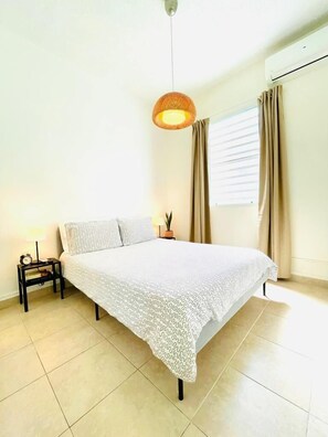 1 habitación, tabla de planchar con plancha, wifi gratis y ropa de cama 