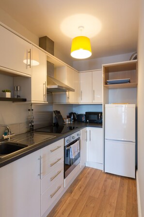 Fridge, microwave, coffee/tea maker, electric kettle - Bright Newly Refurbished Hoe Hideaway (Professionally Cleaned/Sanitised) (Plymouth)