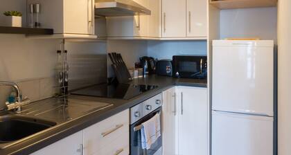 Bright Newly Refurbished Hoe Hideaway (Professionally Cleaned/Sanitised)