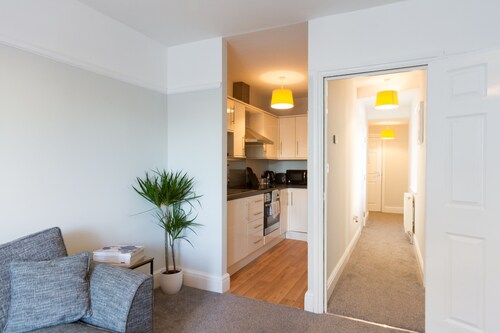 Bright Newly Refurbished Hoe Hideaway (Professionally Cleaned/Sanitised)