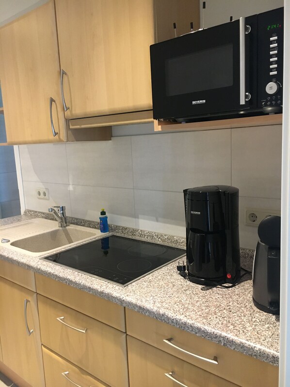 Refrigerador, microondas, parrilla de estufa y lavavajillas 