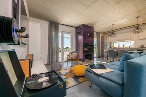 Smart TV, fireplace, books - Brajdine Lounge overlooking an enchanting lavender field (Juršici)