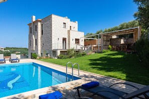 Outdoor pool, pool loungers