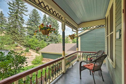 Historic Manitou Springs Victorian: Walk Downtown!