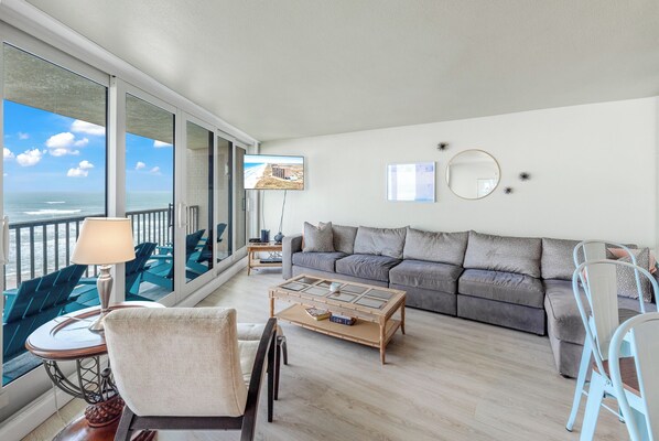 TV - Sea Gull #604L: Beachfront 1 Bedroom 1 Bathroom With Spectacular Views and 24 Hour Management (Port Aransas)