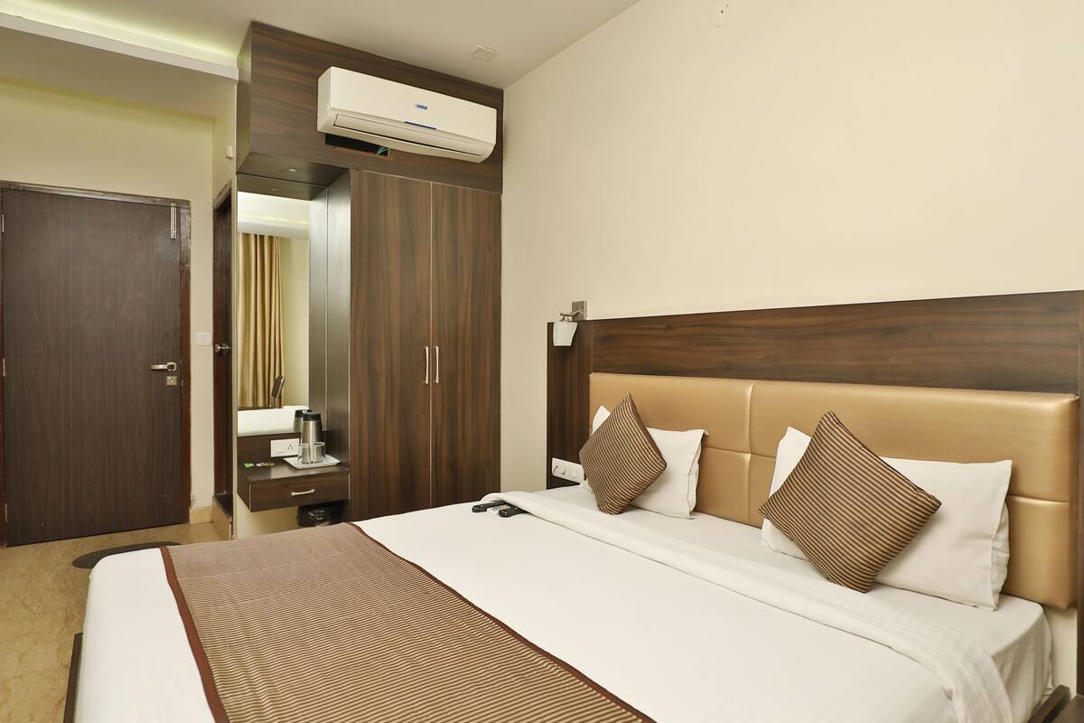 Premium bedding, rollaway beds, free WiFi