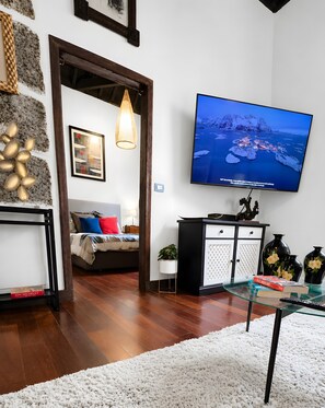 1 habitación, tabla de planchar con plancha, wifi gratis y ropa de cama 
