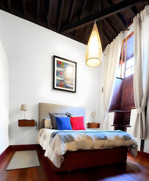 1 habitación, tabla de planchar con plancha, wifi gratis y ropa de cama