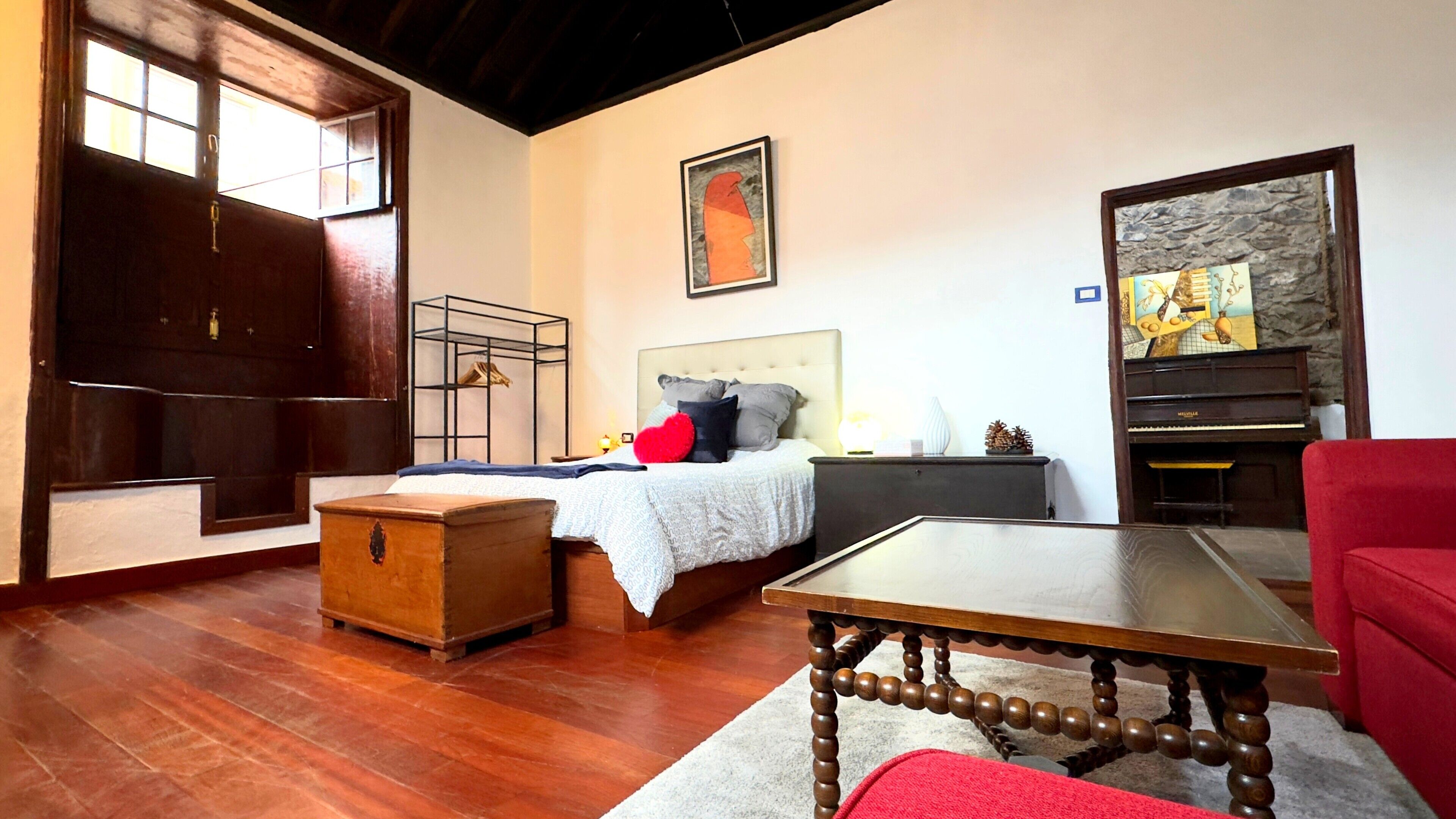 1 dormitorio, tabla de planchar con plancha, wifi gratis y ropa de cama