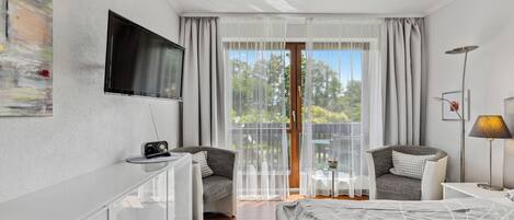 1 bedroom, travel cot, free WiFi, bed sheets