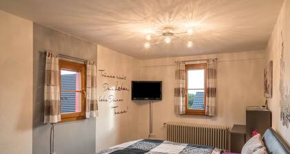 Ferienwohnung "Kirchblick" am Bodensee mit Bergblick