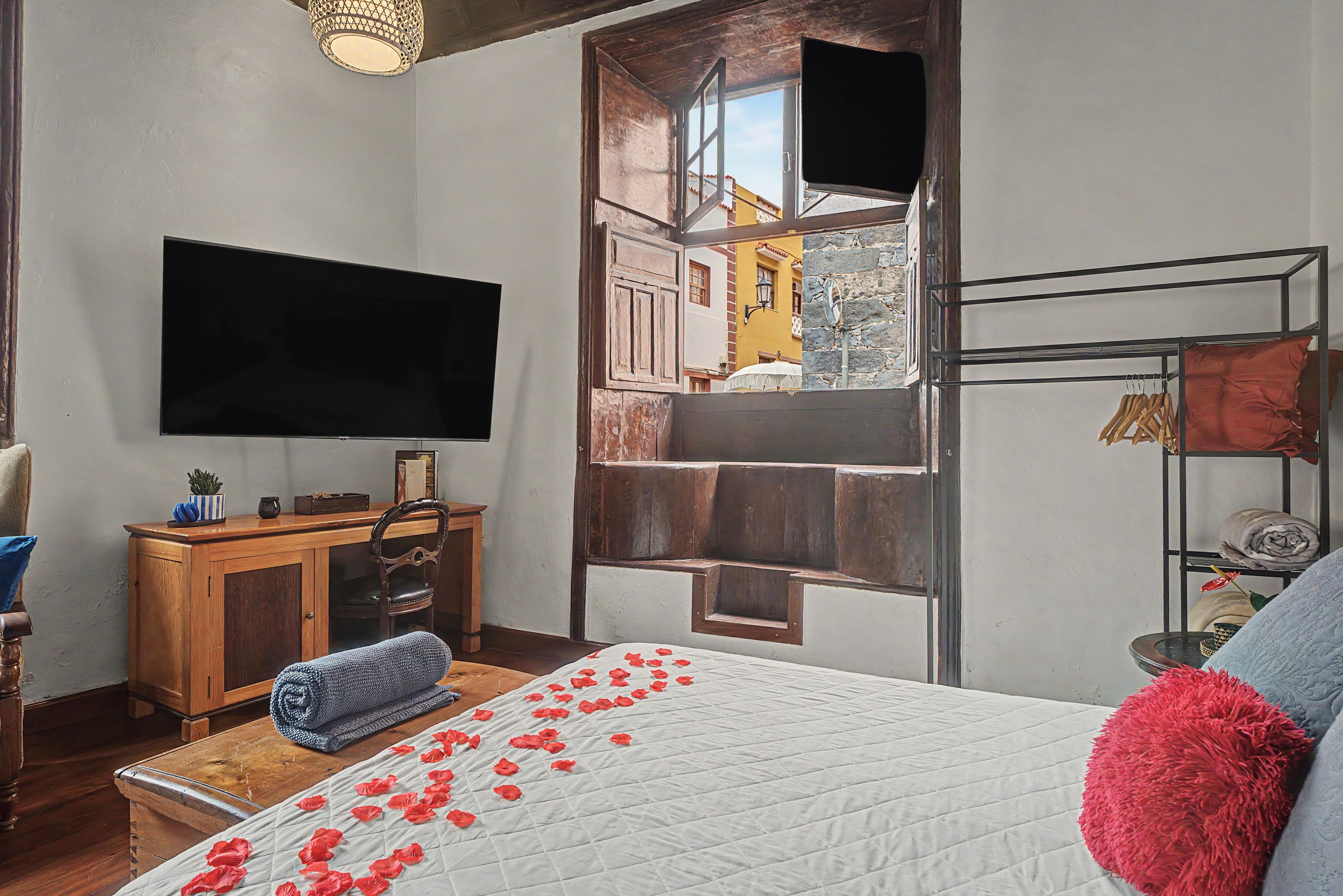 2 bedrooms, iron/ironing board, WiFi (free), bed sheets