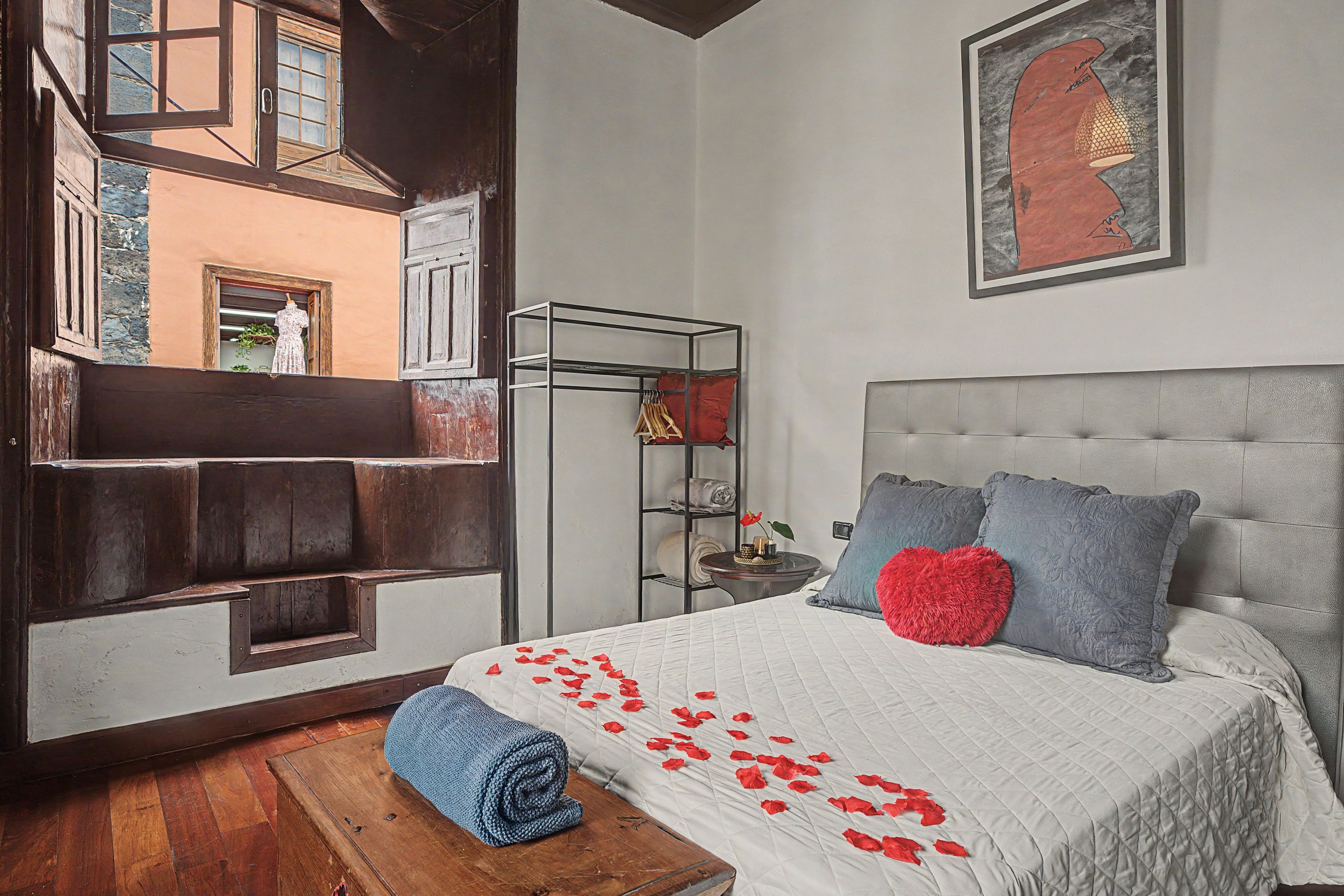 2 bedrooms, iron/ironing board, WiFi (free), bed sheets