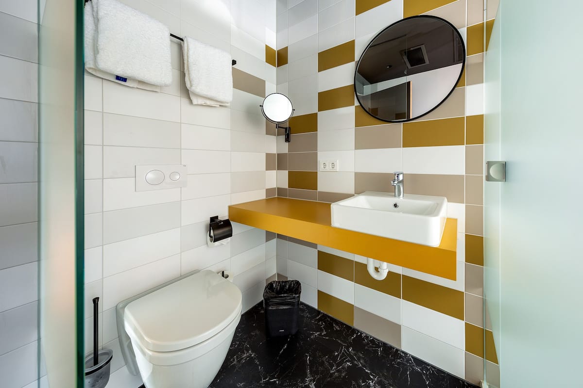 Bathroom sink