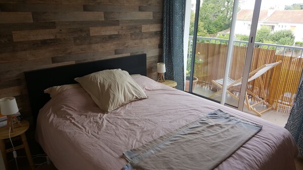 1 bedroom, desk, free WiFi, bed sheets - Charming apartment, nature and city (Nantes)