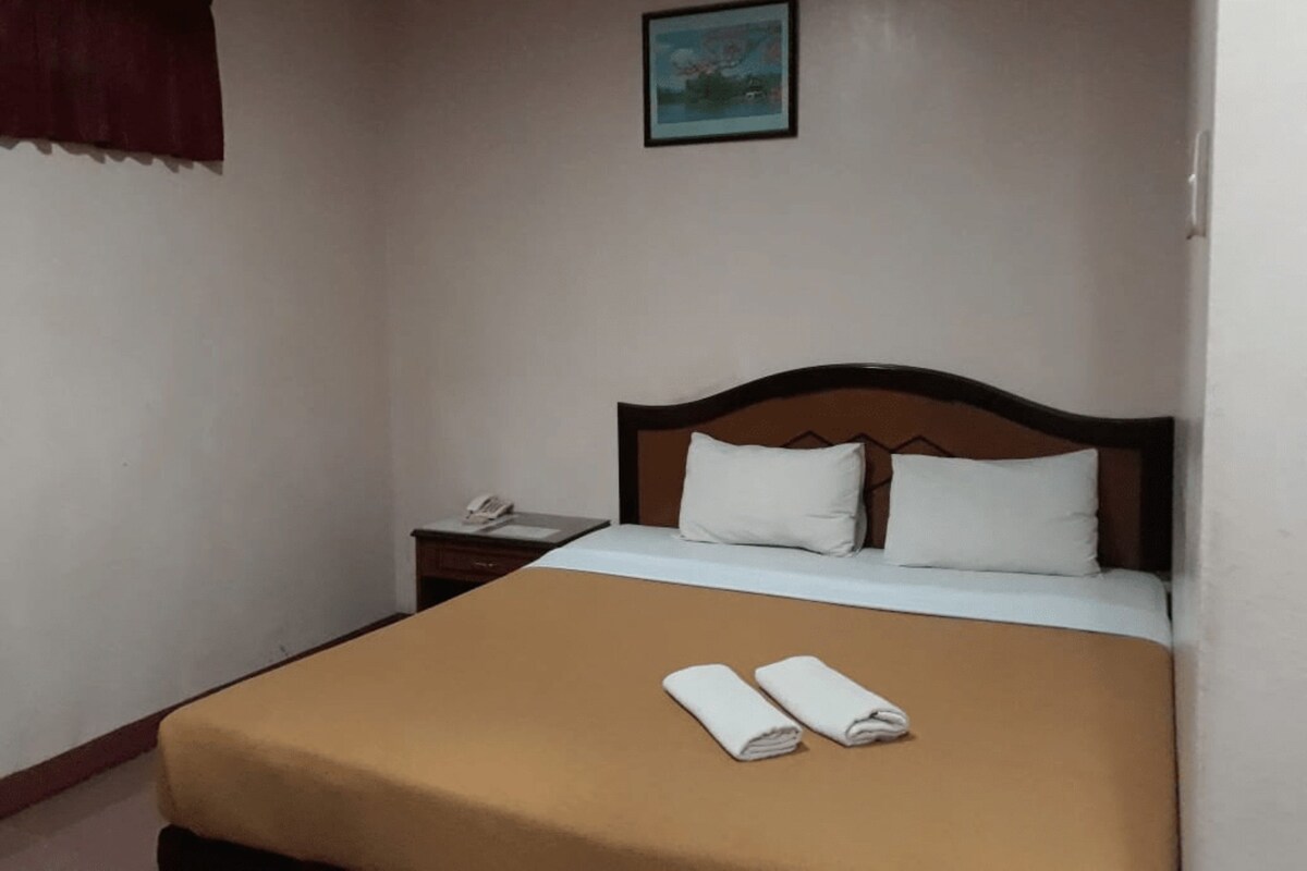 Skrivebord, wi-fi (inkludert) og sengetøy