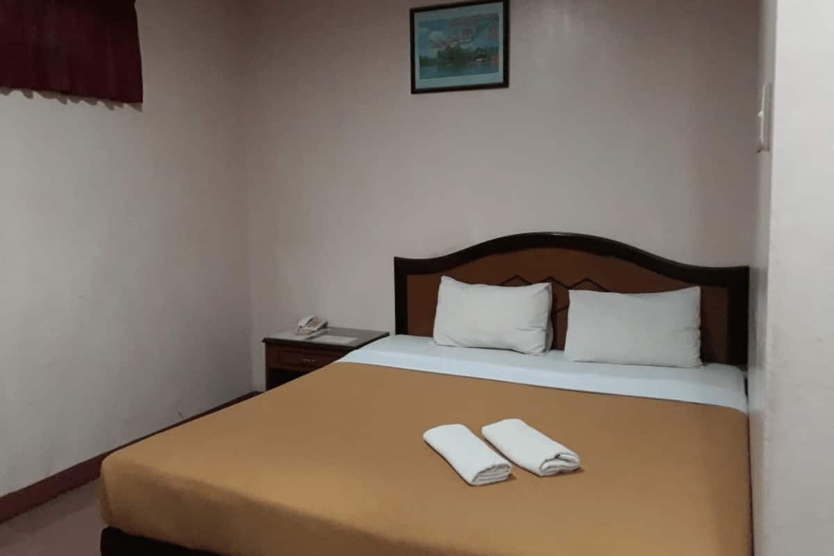 Desk, free WiFi, bed sheets