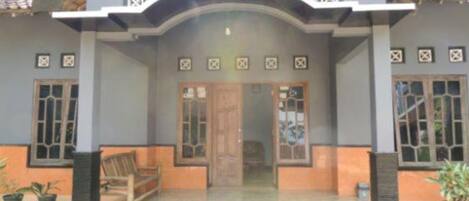 숙박 시설 입구