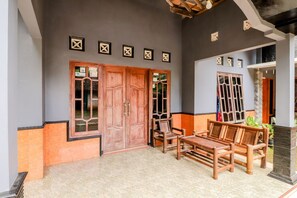 Exterior - Mutiara Guesthouse (Kalirejo)