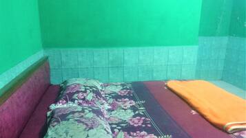 Standard Room | Desk, bed sheets