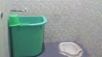 Standard Room | Bathroom | Bathtub, free toiletries, towels