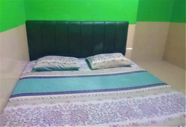 Standardzimmer | Schreibtisch, Bettwäsche