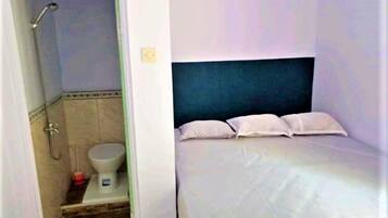 Standard Room, Private Bathroom | Bed sheets