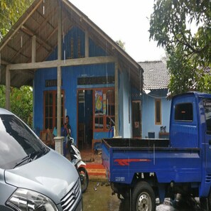 Front of property - Penginapan Tasya (Kalirejo)