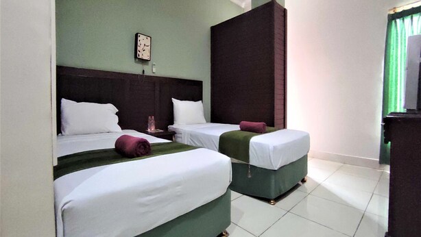 Deluxe Twin Room | Laptop workspace, WiFi (free) - Klungkung Tower Hotel (Klungkung)