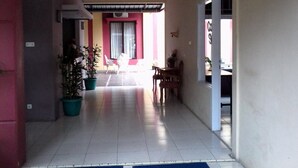 Unclassified image, 2 of 20, button - Wisma Mutiara (Makassar)