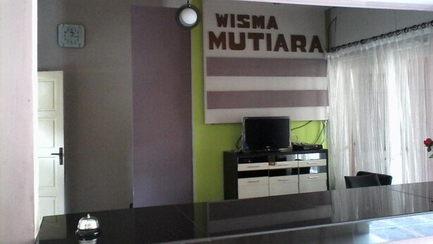 Unclassified image, 1 of 20, button - Wisma Mutiara (Makassar)