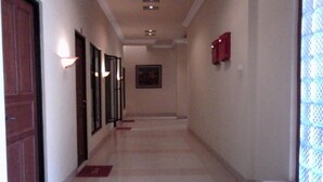 Unclassified image, 4 of 20, button - Wisma Mutiara (Makassar)