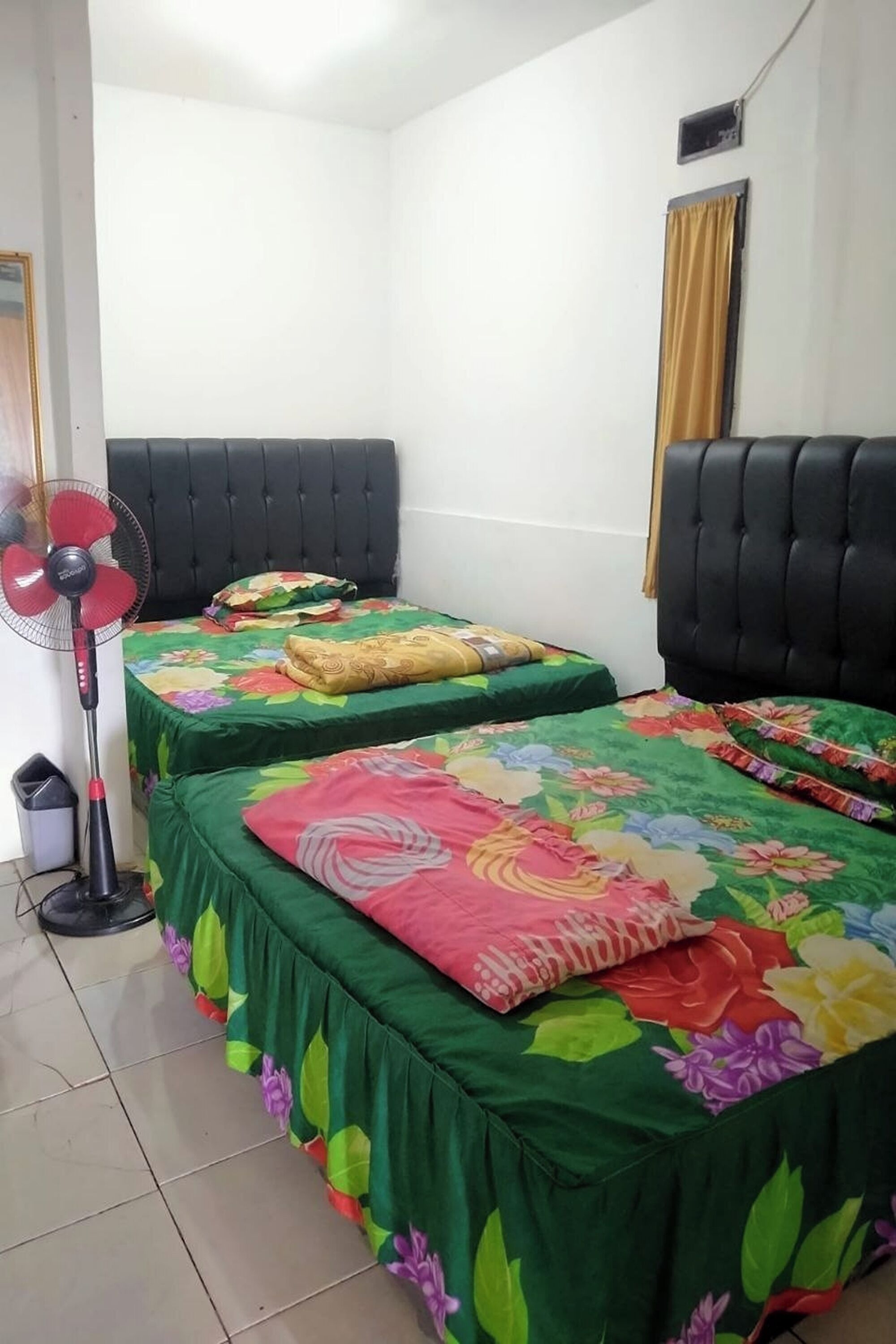 Standardværelse til 4 personer (2-Bed AC) | Skrivebord, sengetøj