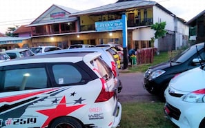 Free self-parking - Penginapan Erbysa (Pameungpeuk)