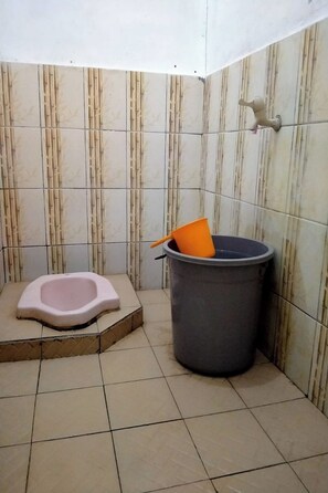 Standard Quadruple | Bathroom