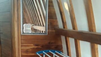 Villa | Oppholdsområde | En 21-tommers TV med Parabol-TV