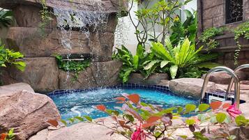 Private pool