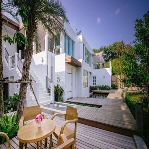 Exterior detail - Monkey House (Hang Dong)