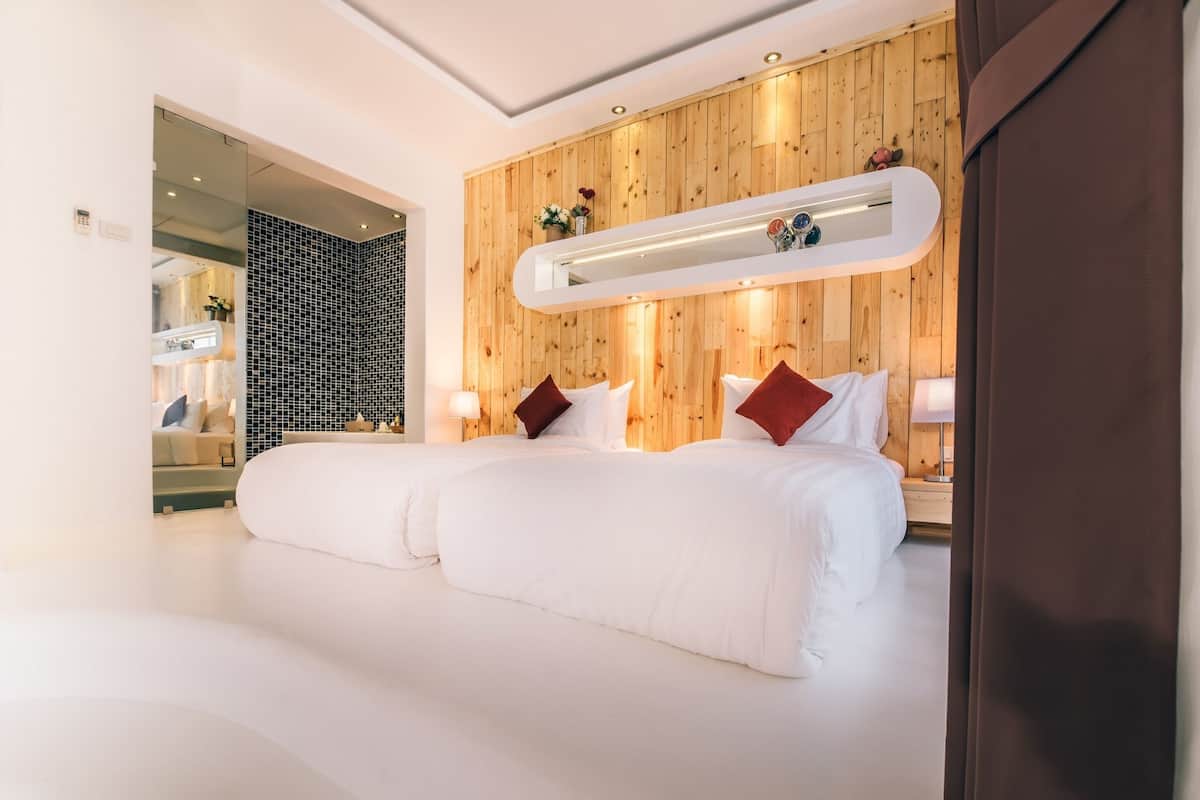Standard Twin Room, Garden View | Laptop workspace, WiFi (free), bed sheets
