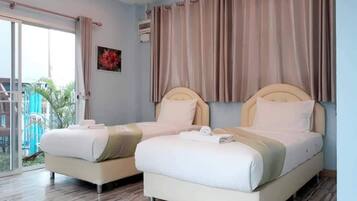 مكتب وواي فاي مجانًا وملاءات أسرّة