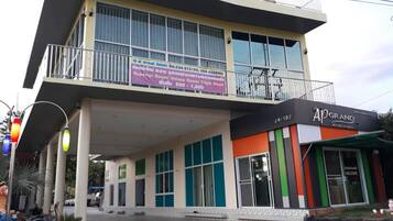 المنشأة من الخارج