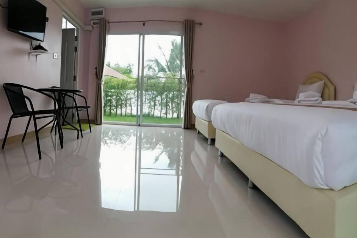 Desk, free WiFi, bed sheets