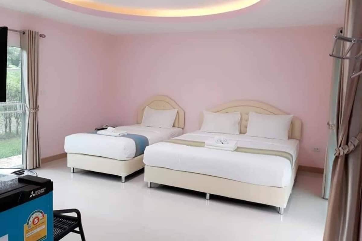 Escritorio, wifi gratis y ropa de cama
