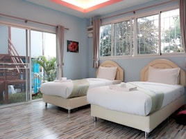 标准双床房 | 办公桌、免费 WiFi、床单