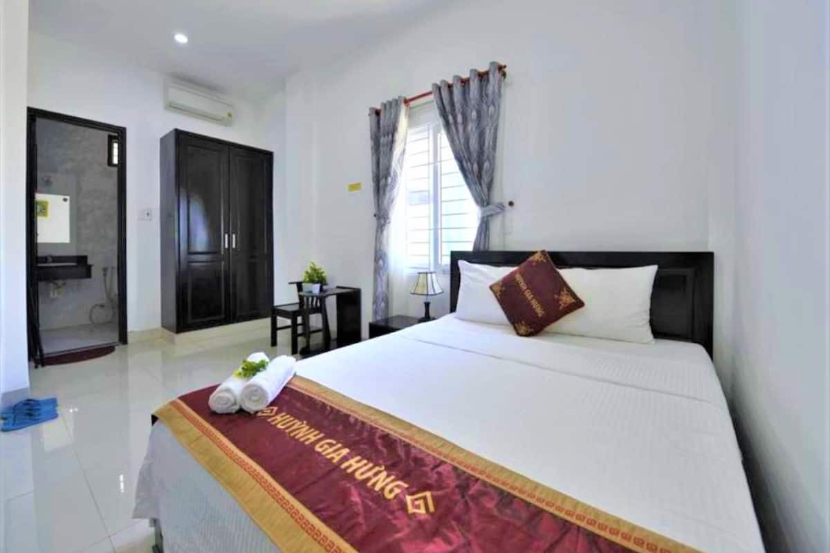 Standard Double Room | Desk, iron/ironing board (on request), free WiFi, bed sheets