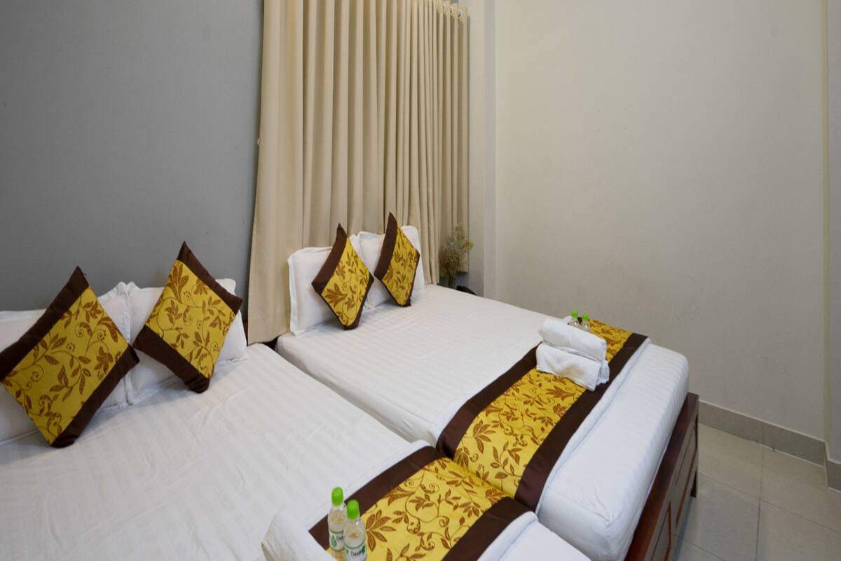 Laptop workspace, free WiFi, bed sheets