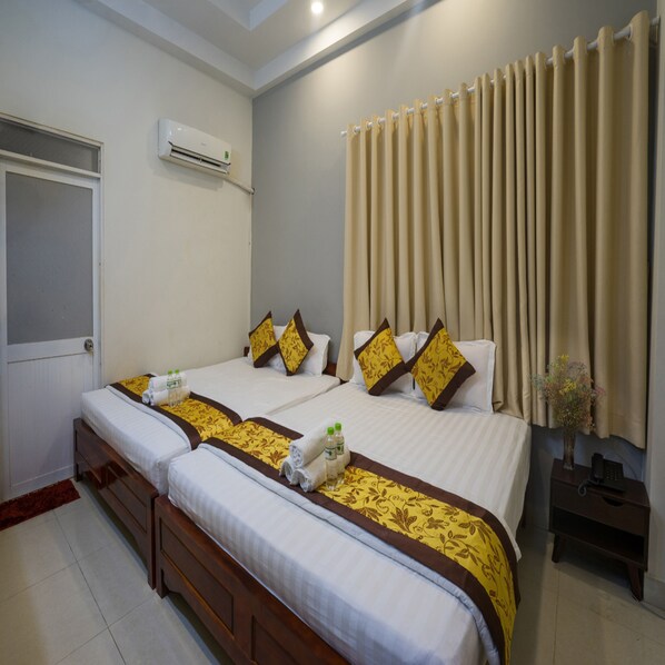 Laptop workspace, free WiFi, bed sheets